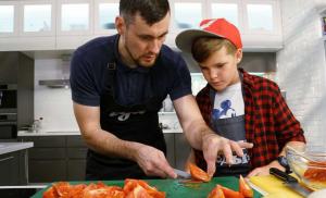 Как и где научить ребёнка готовить?